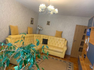 Apartament cu 3 camere decomandat in zona Aradului