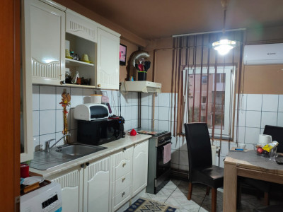 P1870 Apartament cu 3 camere decomandat + garaj, zona Dâmbovița