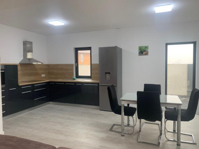 Duplex cu 5 camere, decomandat, in zona Mosnita Veche