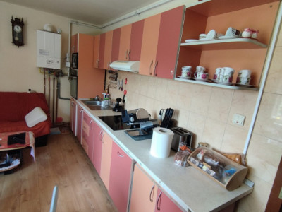 Apartament DECOMANDAT cu 3 camere, in zona Aradului