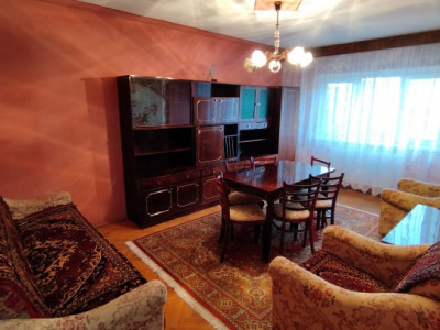 Apartament DECOMANDAT cu 3 camere, in zona Lipovei