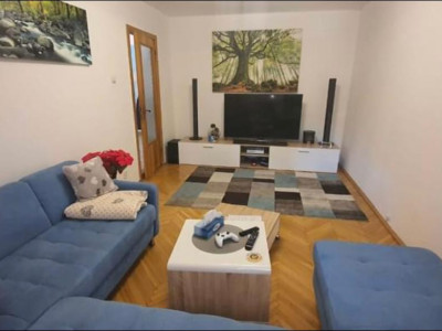 Apartament decomandat cu 3 camere, Girocului